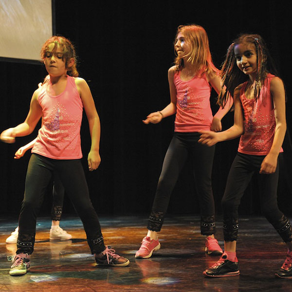 Enfants Hip Hop à Vincennes sur scène pour association ludodanse
